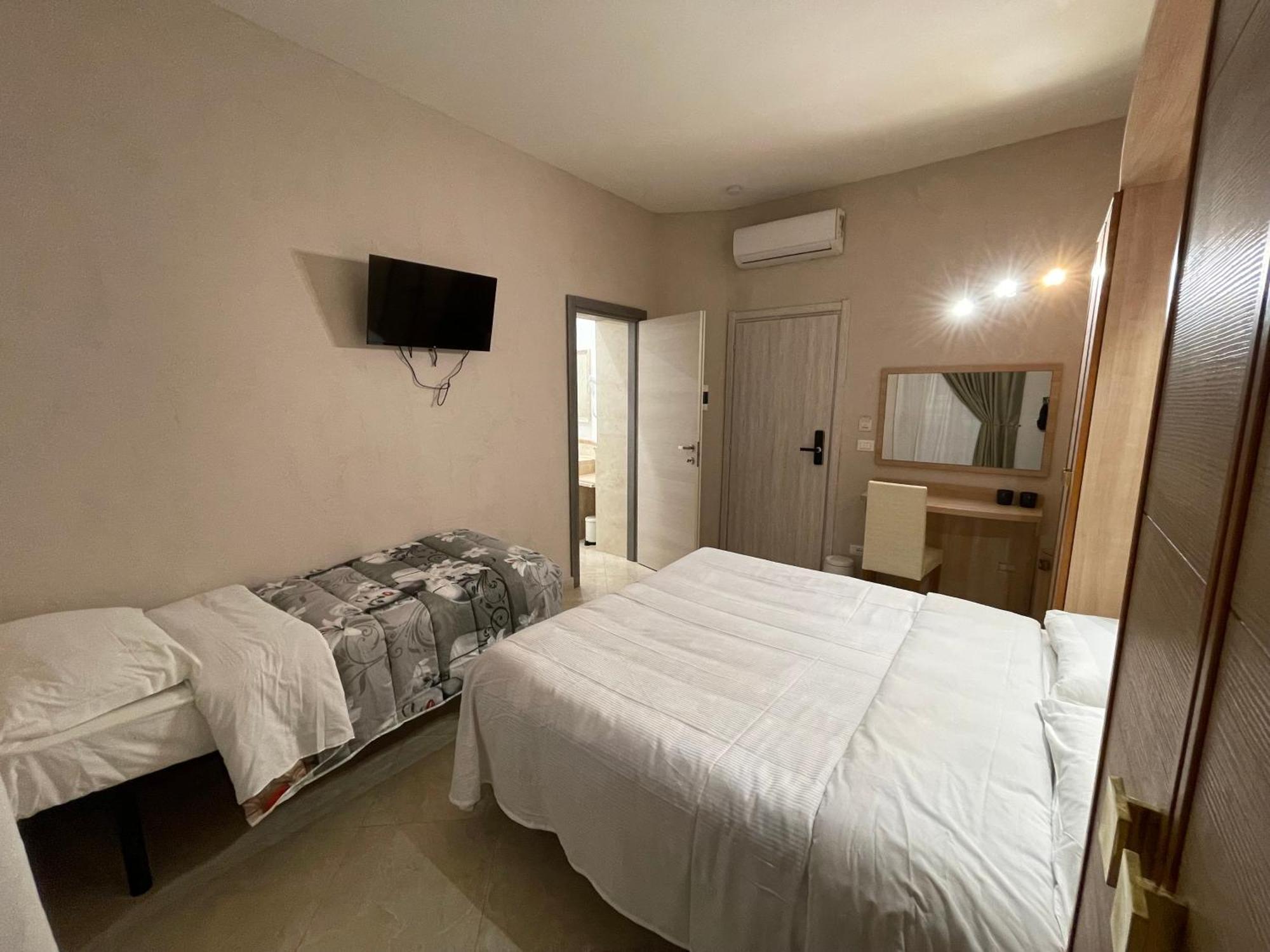 Spqr Bed and breakfast *